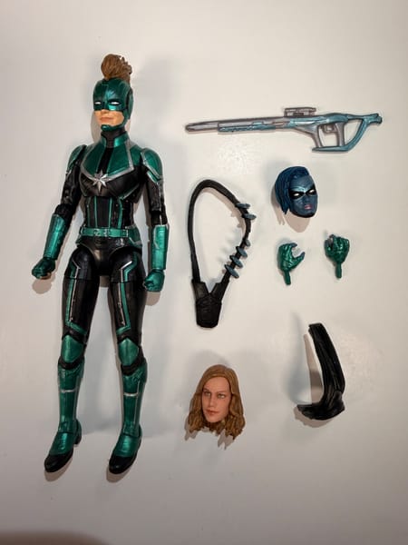 Hasbro Marvel Legends Captain Marvel (Starforce)