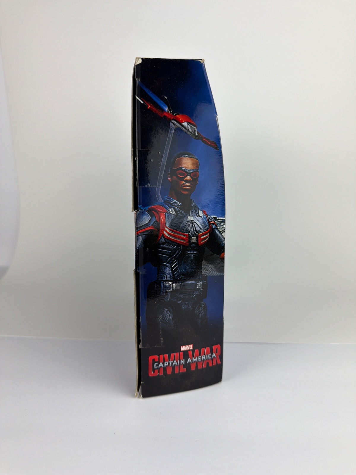 Marvel Legends Series Falcon with Flight Tech and Redwing (3.75-Inch)