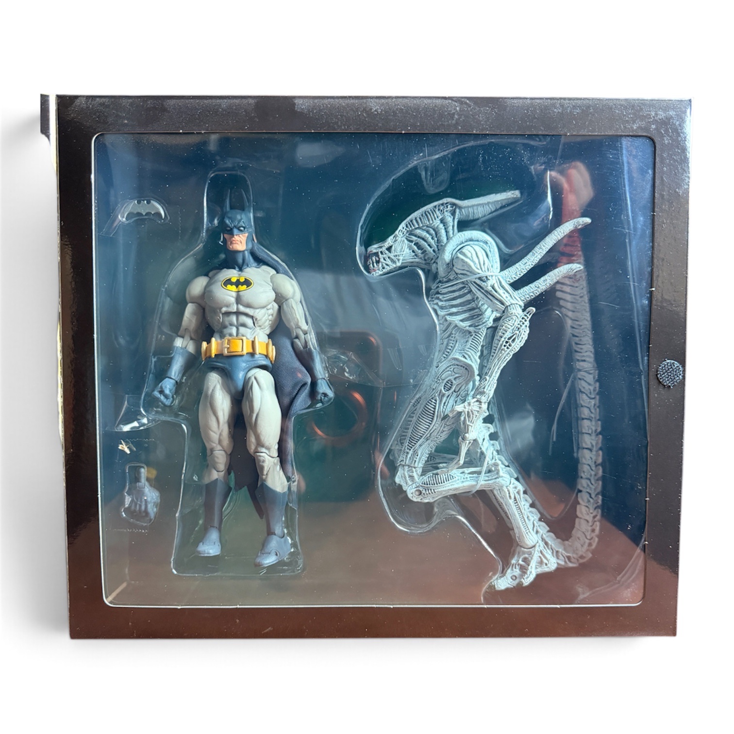 NECA NYCC 2019 Exclusive Batman vs. Aliens Action Figure 2-Pack