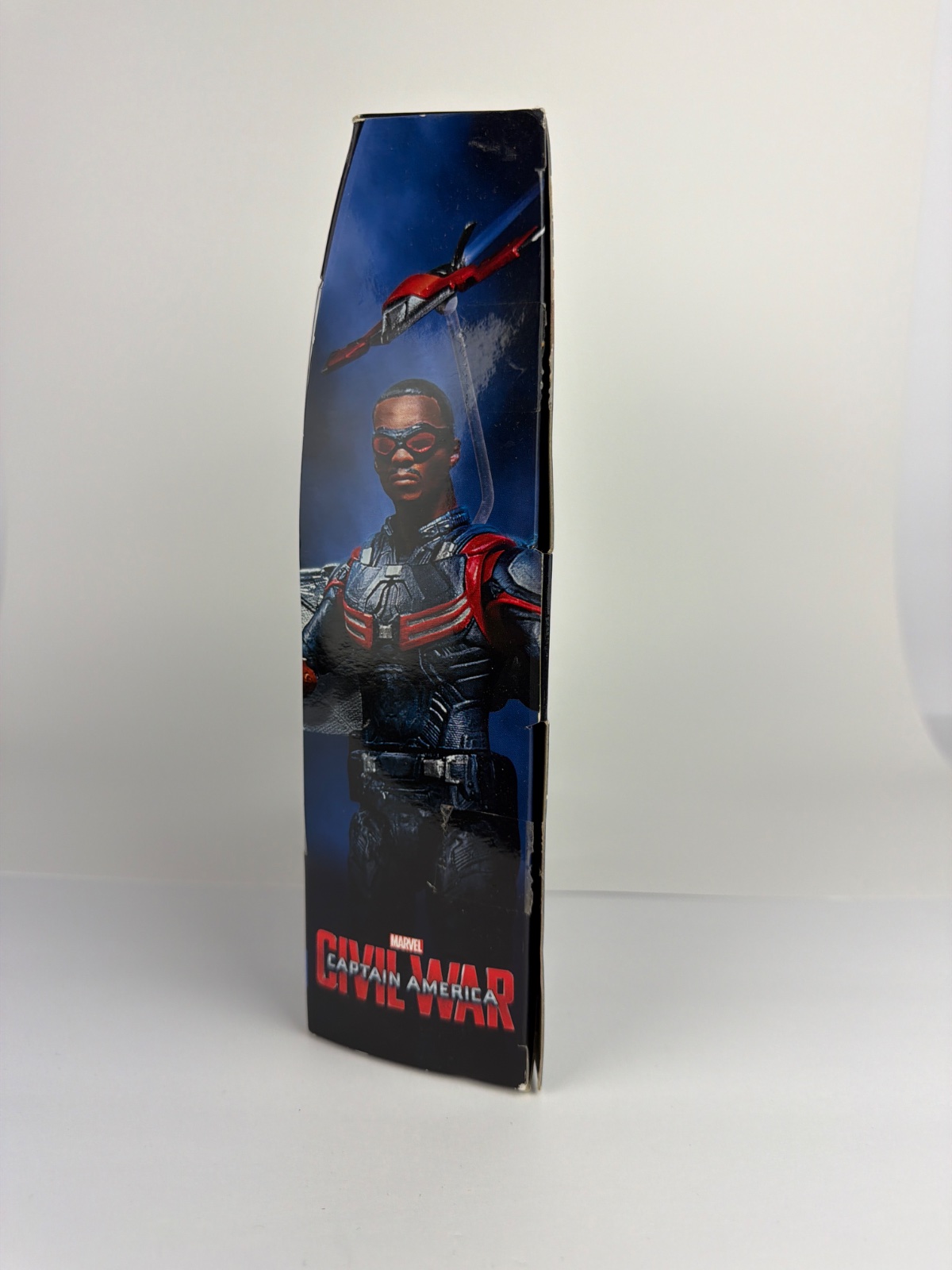 Marvel Legends Series Falcon with Flight Tech and Redwing (3.75-Inch)